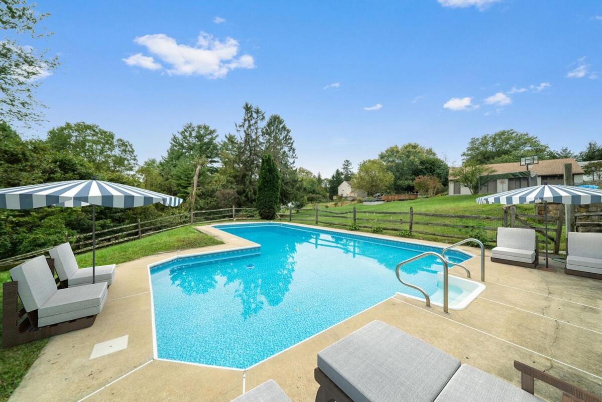 Comfort, Fun, & Charming - 5BR Oasis with Pool Coatesville エクステリア 写真